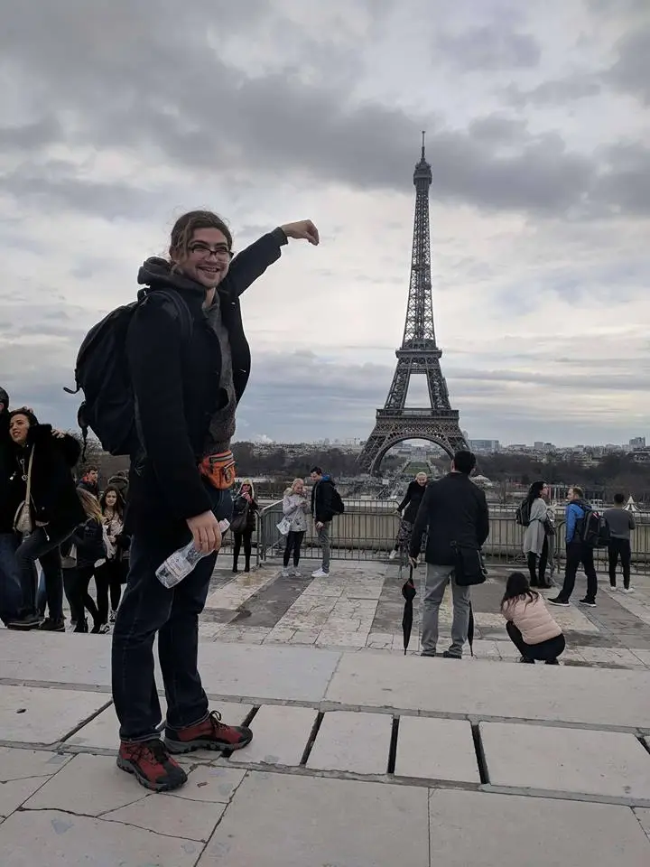 How NOT To Look Like A Tourist Abroad