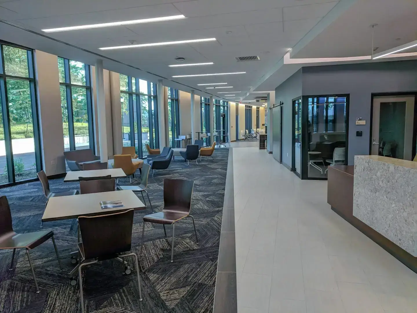 The lobby of Kingston has plenty of space.
