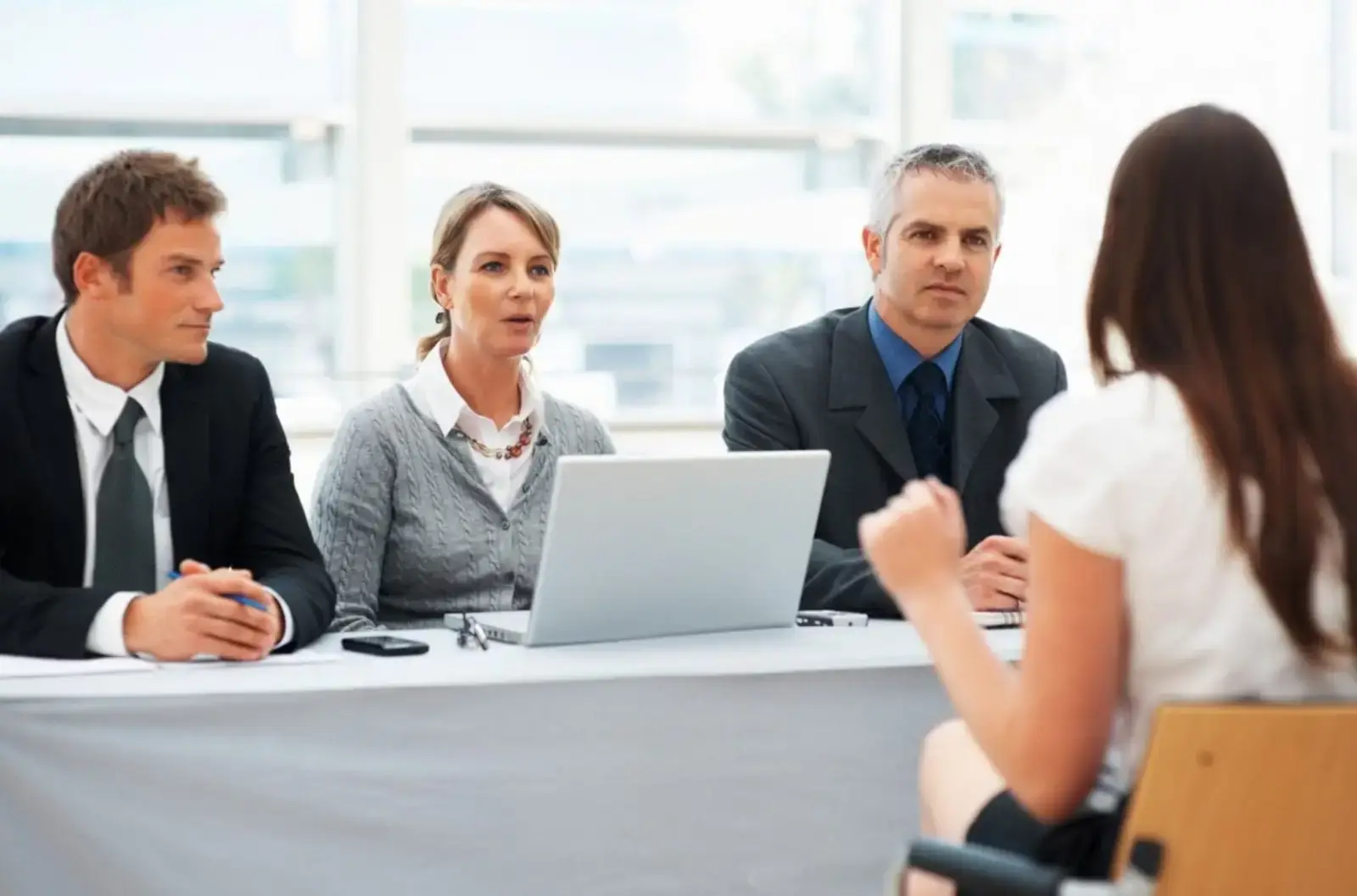 Spring into Interview Season: A Quick Guide to Interview Dress Code