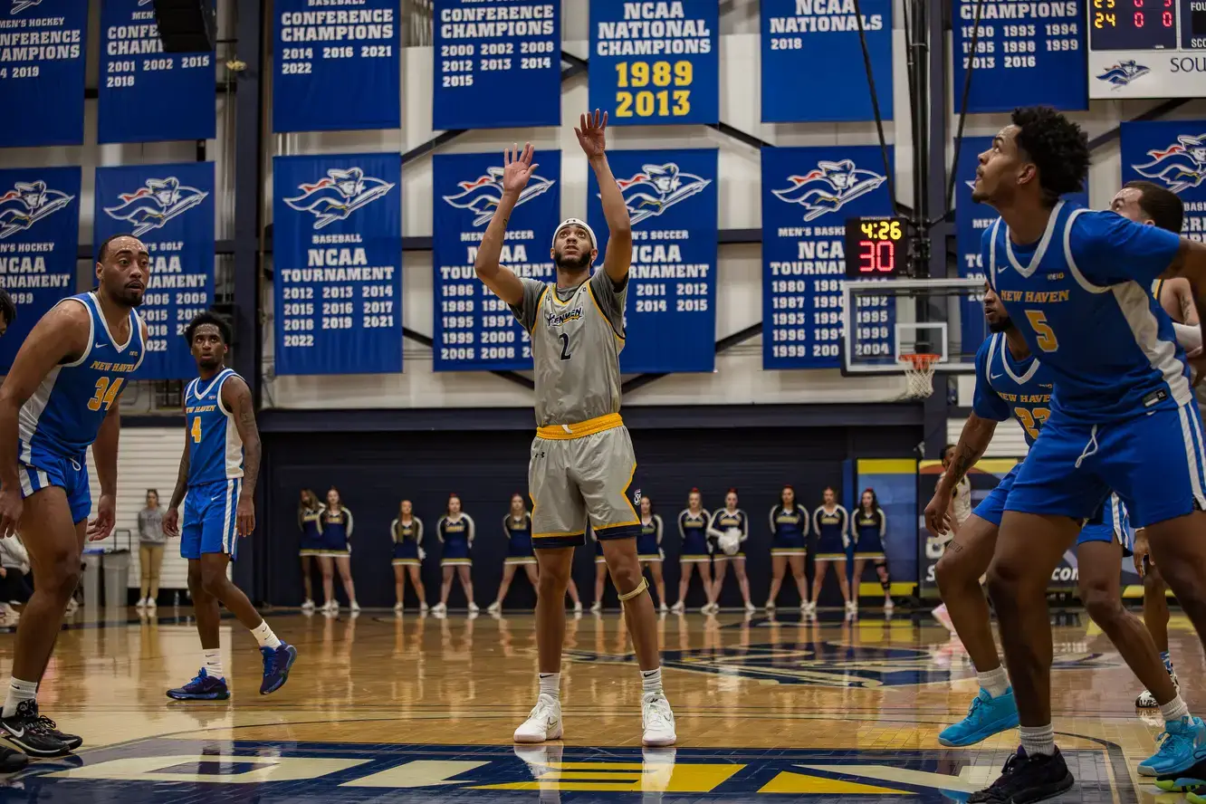 Men’s Basketball Advances To Elite Eight